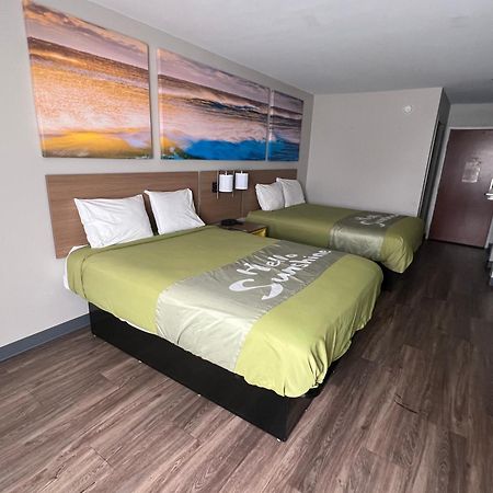 Days Inn By Wyndham Louisburg Экстерьер фото