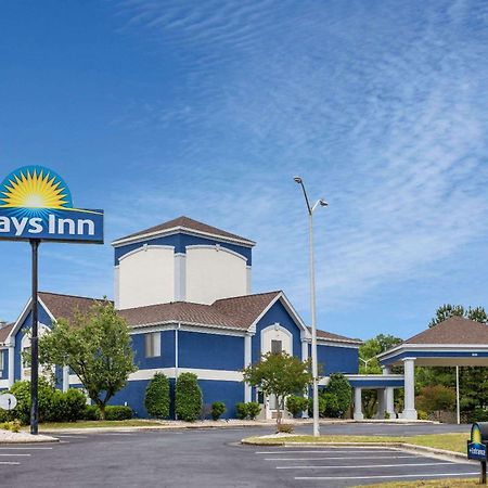 Days Inn By Wyndham Louisburg Экстерьер фото