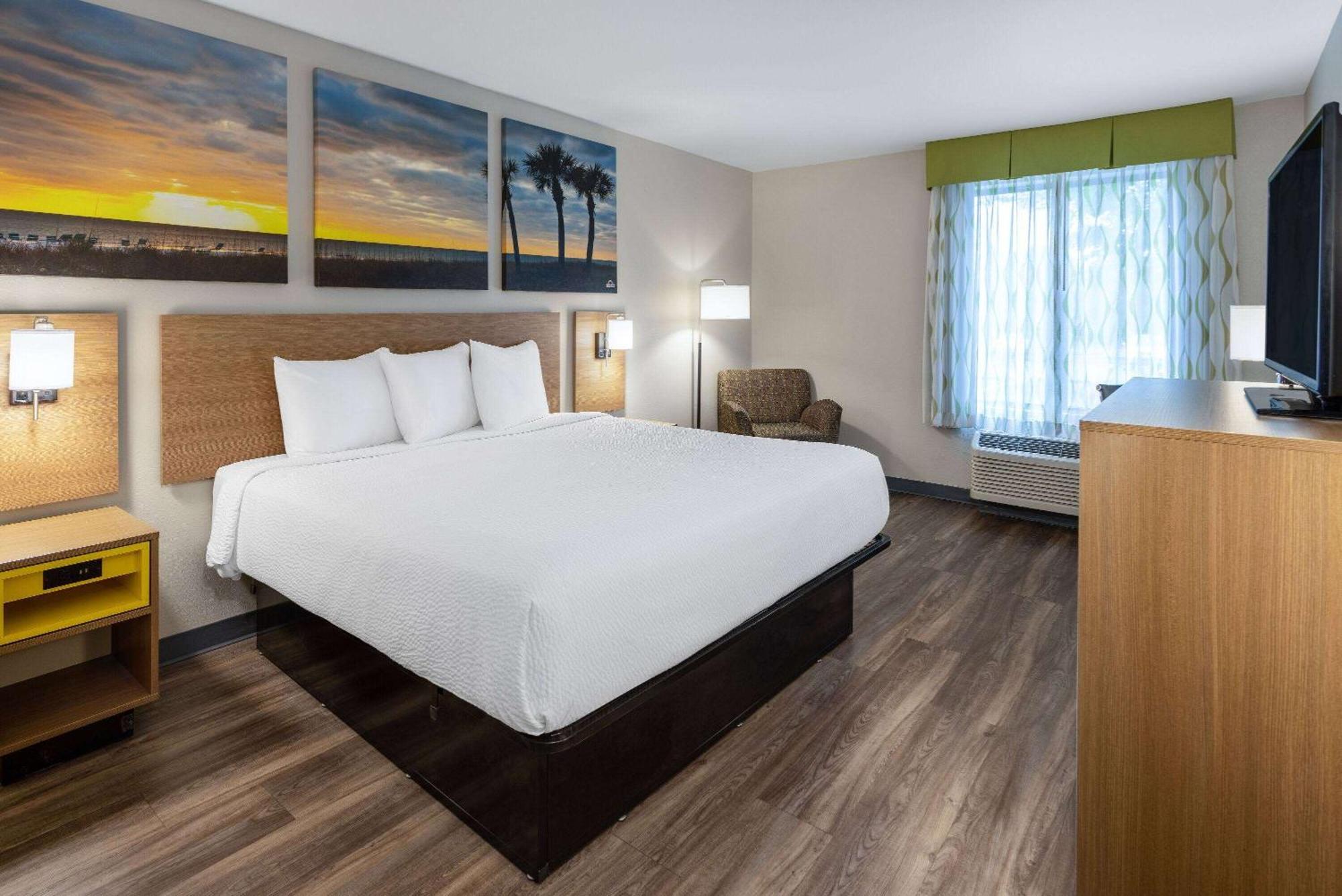 Days Inn By Wyndham Louisburg Экстерьер фото