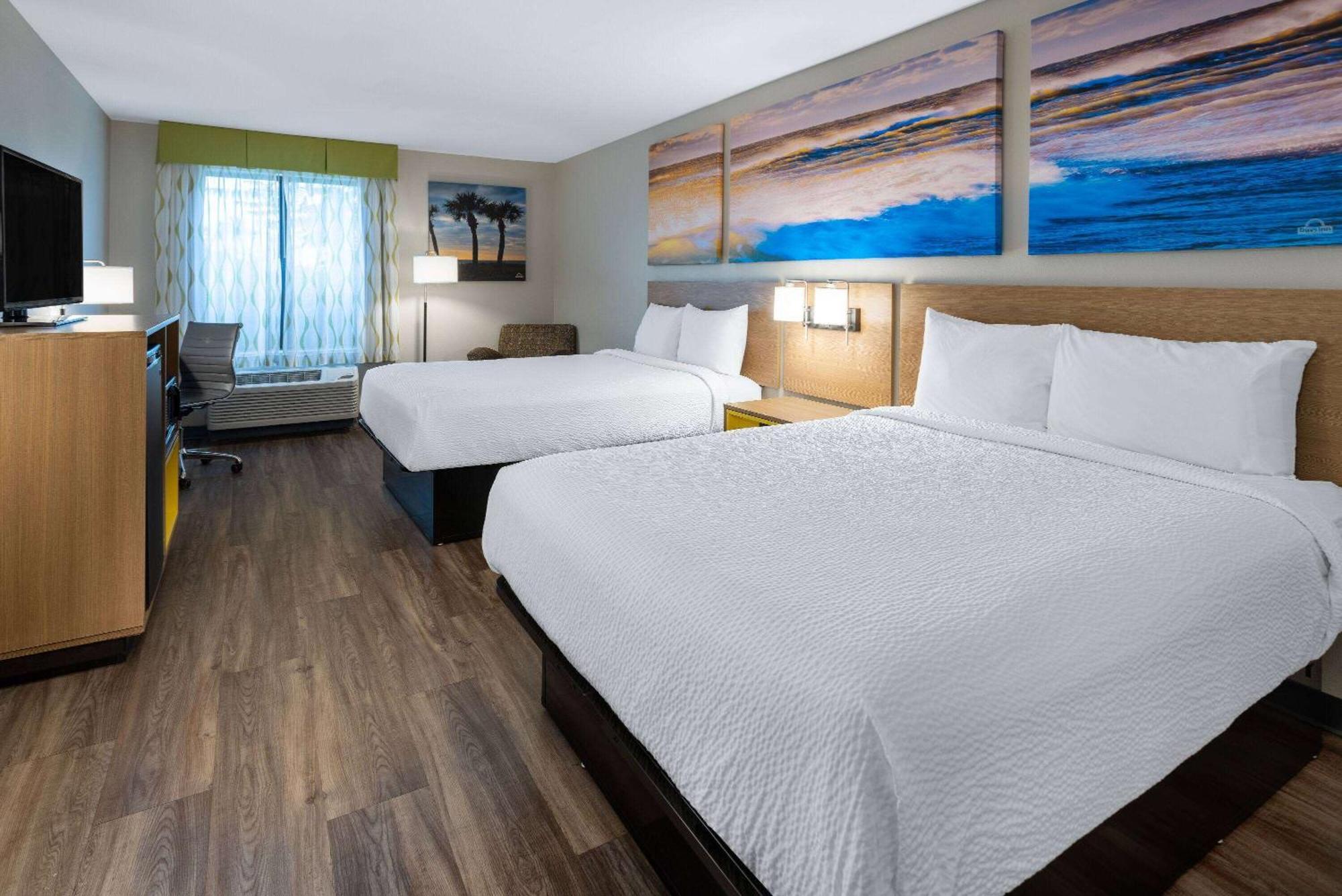 Days Inn By Wyndham Louisburg Экстерьер фото