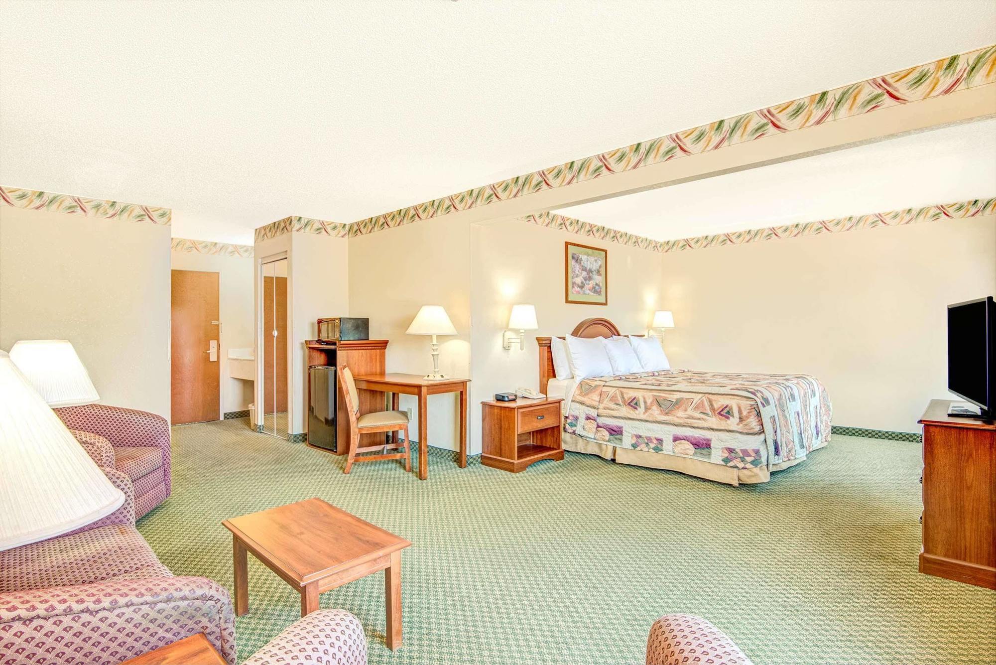 Days Inn By Wyndham Louisburg Экстерьер фото
